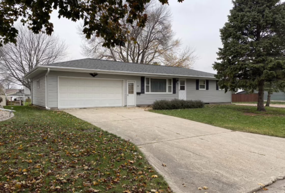 6454092 908 N Renville Street