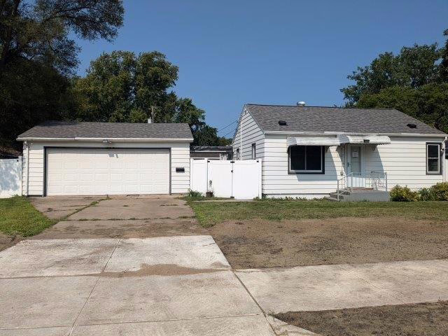 6593163 1027 32nd Avenue N