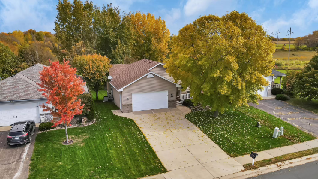 6483001 1206 Leo Lane