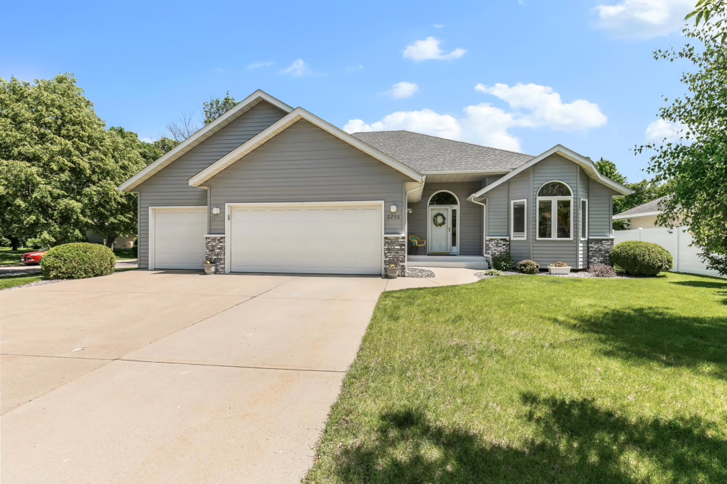 6549094 2206 Viking Drive