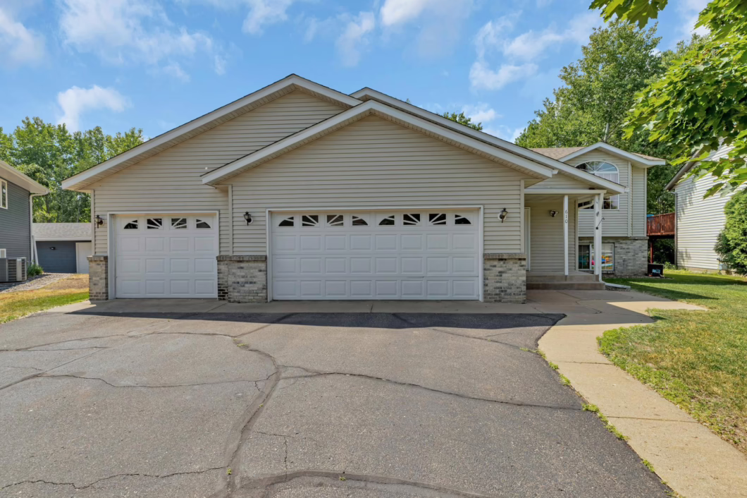 6457694 610 Pinewood Court