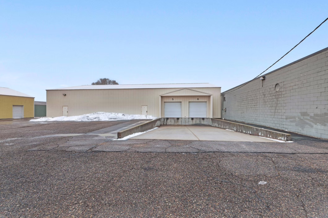 6695307 585 1st Street Se