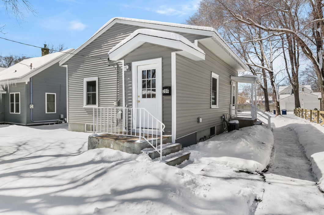 6505674 209 29th Avenue N