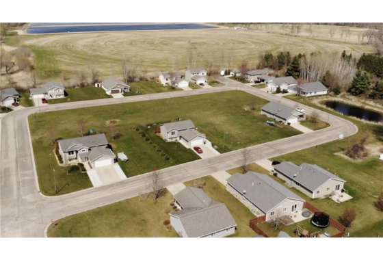 6625648 632 Oriole Lane