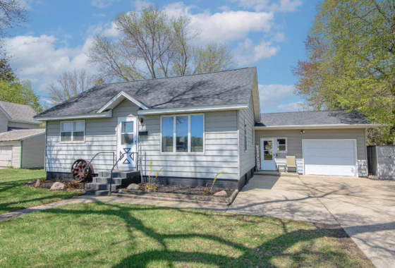 6716748 413 2nd Street S