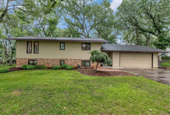 6747104 220 16th Avenue Se