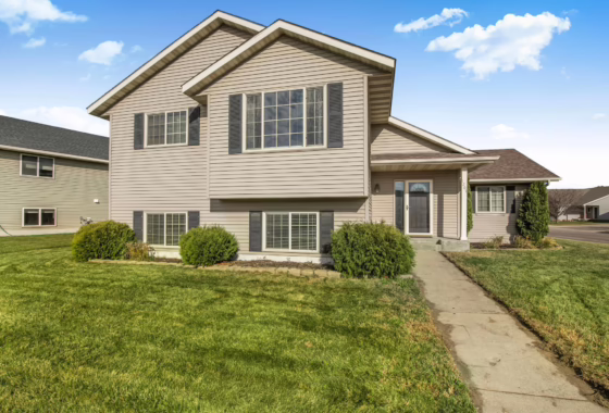 6807623 1201 15th Street S