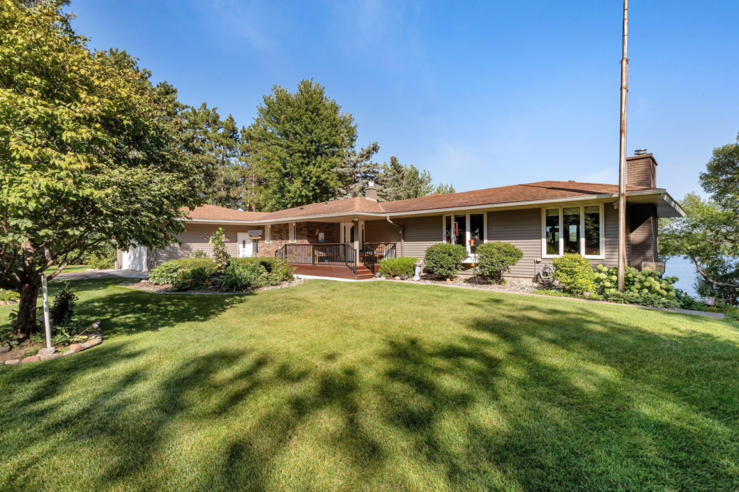 6532722 3934 Riviera Road