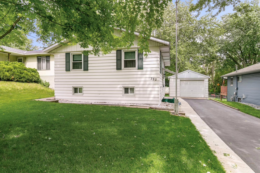 6549279 320 Summit Avenue S