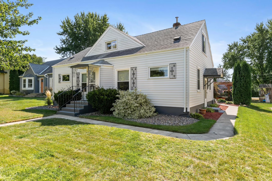 6604575 716 Main Street