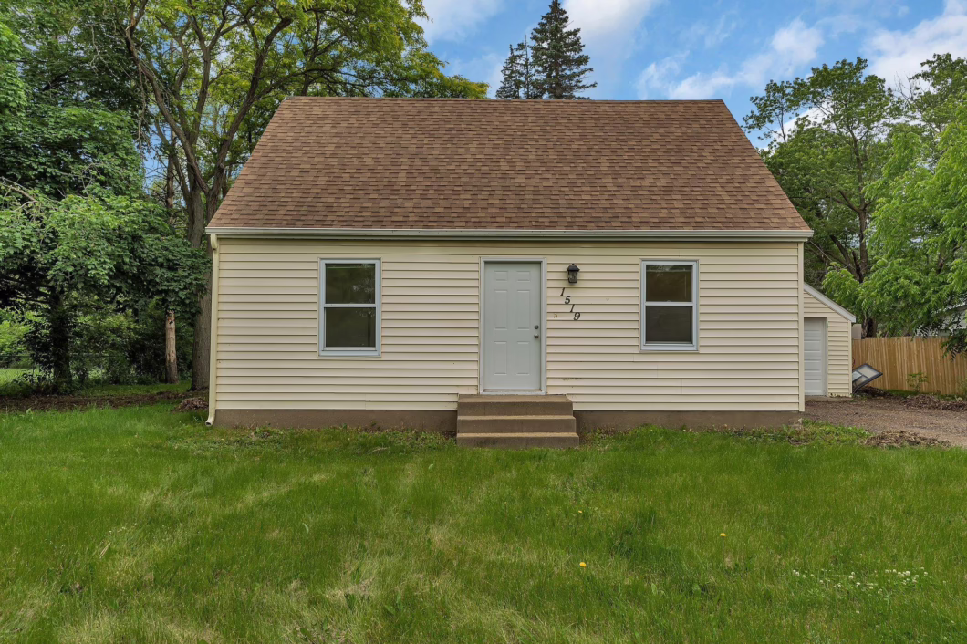 6736979 1519 Roosevelt Road