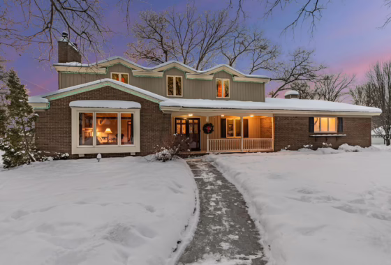 7013520 2021 Hillcrest Drive