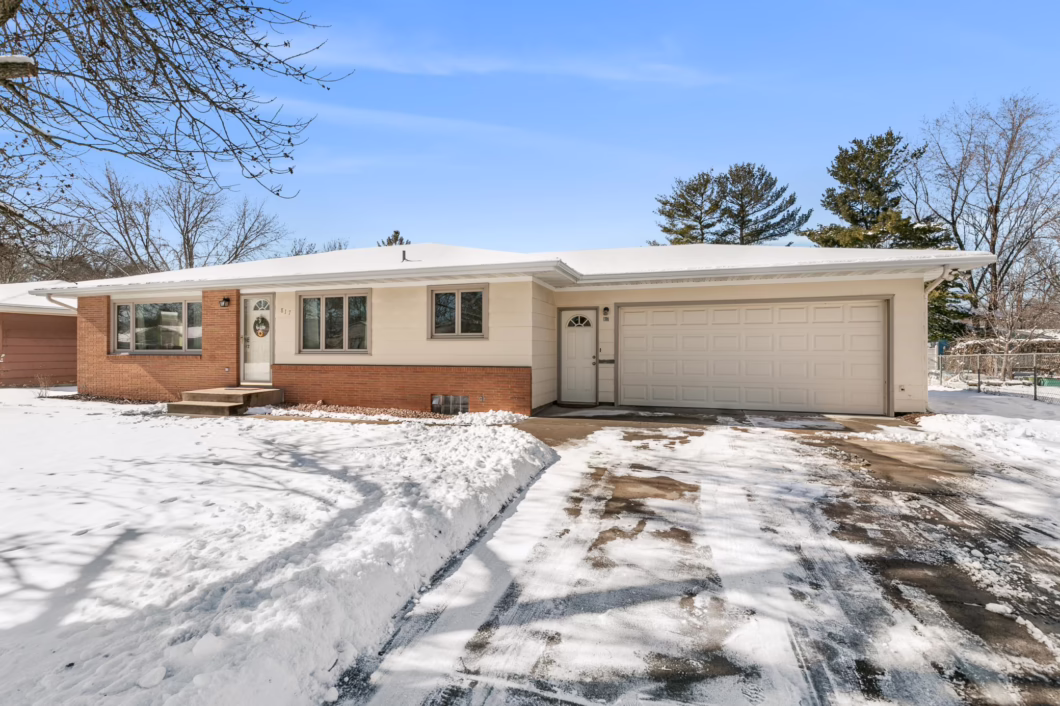 6489292 817 21st Avenue N