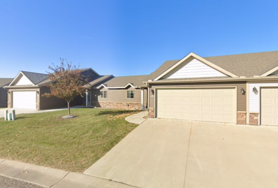 6671083 623 Cottonwood Avenue