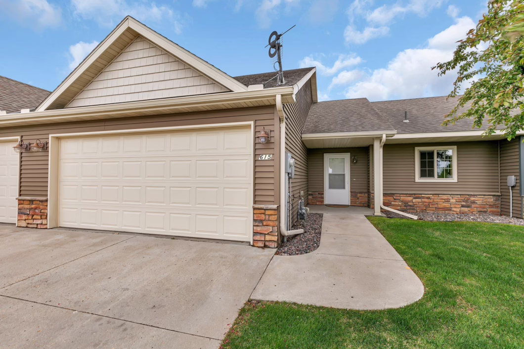 6671132 615 Cottonwood Avenue