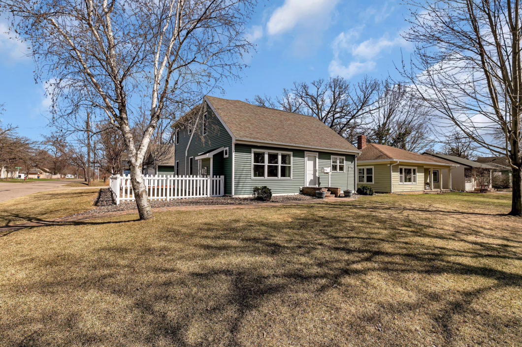 6702977 1200 Kilian Boulevard Se