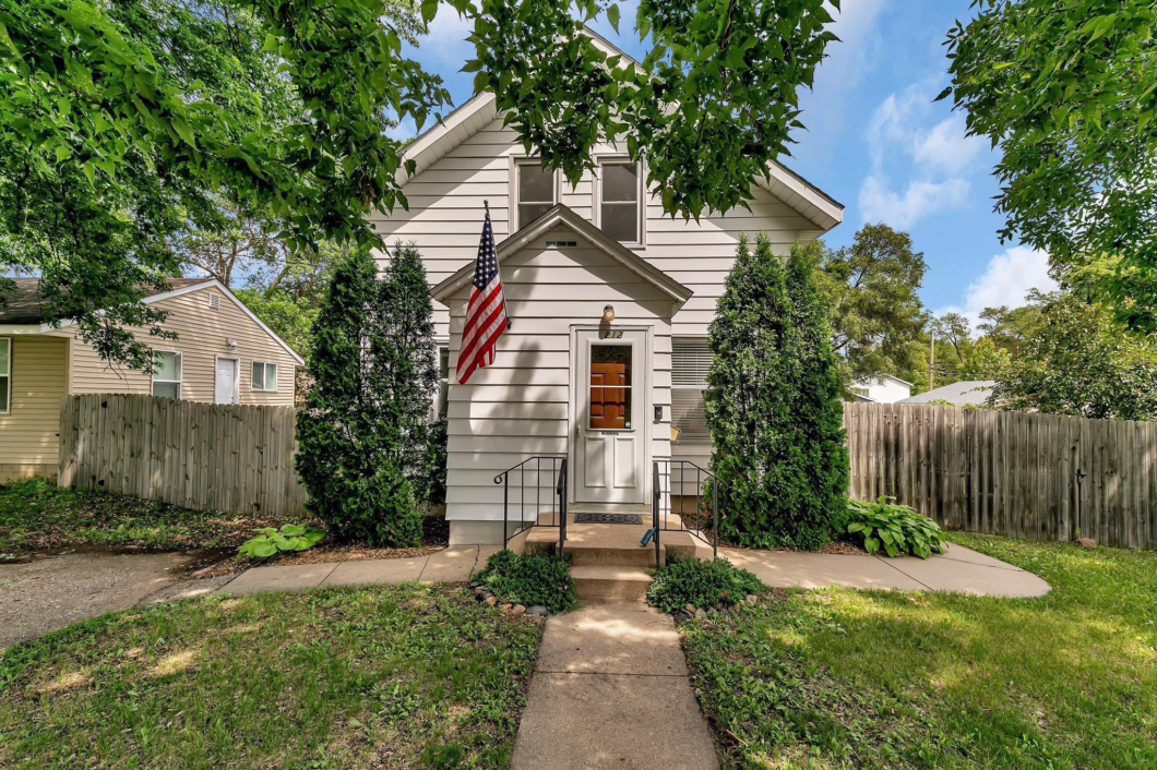 6740346 212 30th Avenue N