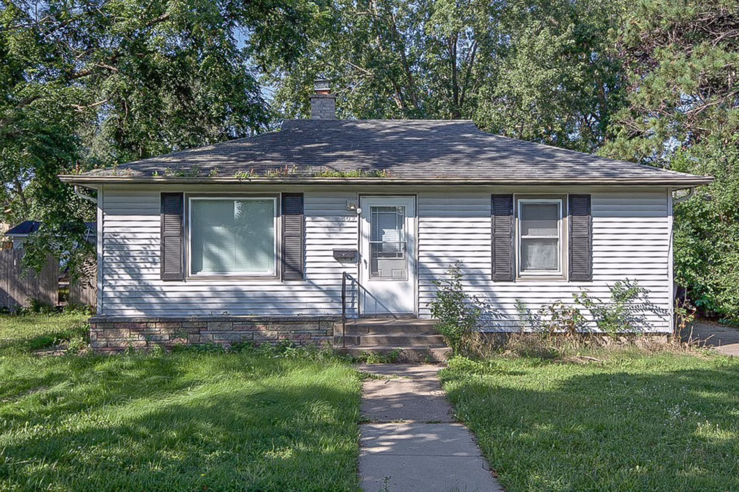 6776477 809 10th Avenue N