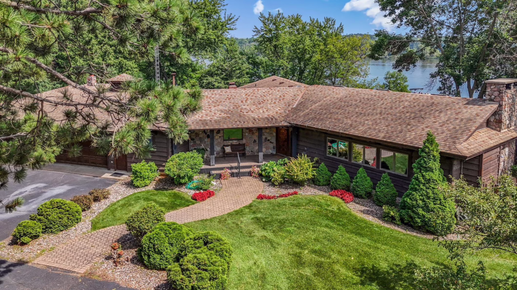 6776489 3980 Riviera Road