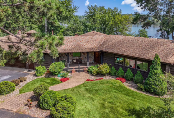 6776489 3980 Riviera Road