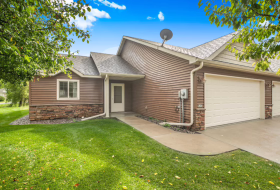 6790213 647 Cottonwood Avenue