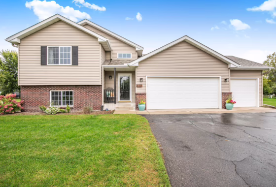 6791859 312 10th Avenue N