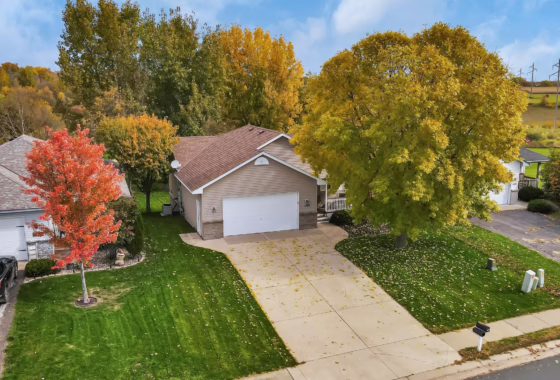 6483001 1206 Leo Lane