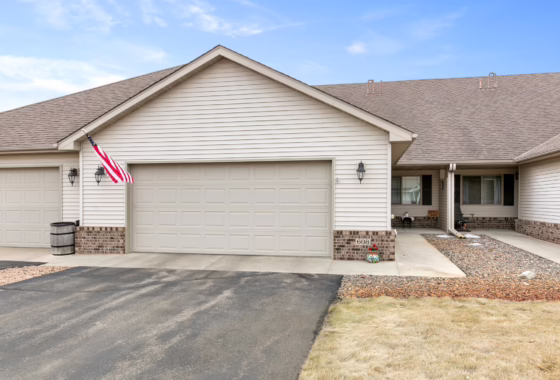 6488505 608 Graceview Drive