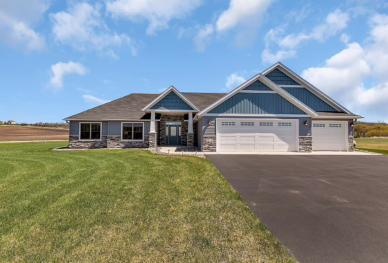 6708522 18974 Long Lake Road