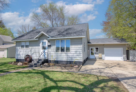 6716748 413 2nd Street S