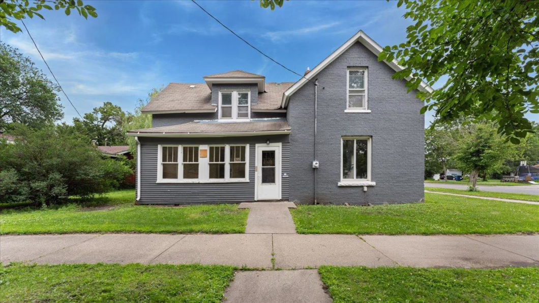 6744427 200 15th Avenue N