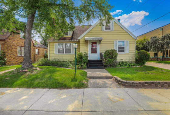 6774681 312 E Broadway