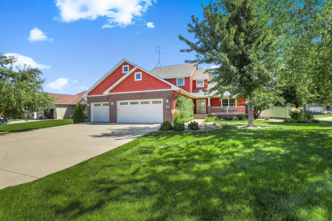 6776446 300 22nd Avenue N