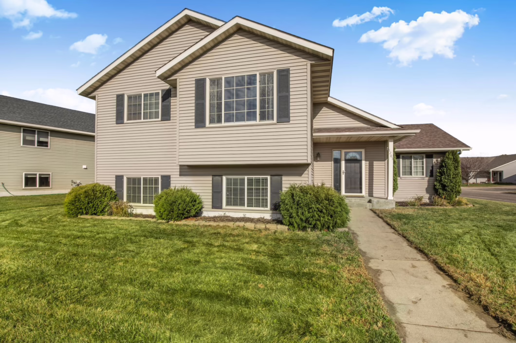 6807623 1201 15th Street S