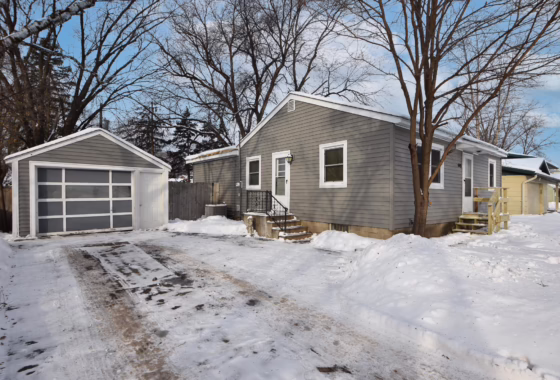 7000067 845 36th Avenue N