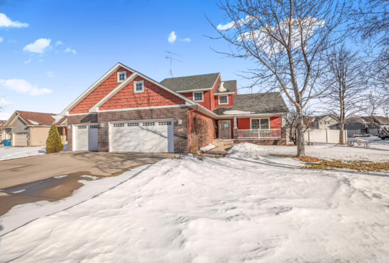 7013527 300 22nd Avenue N