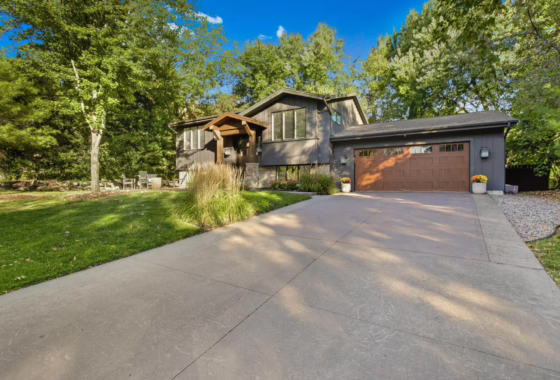 7015997 4672 Walnut Street