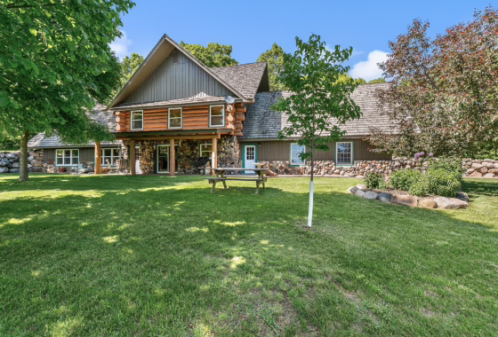 7027851 15015 Held Circle