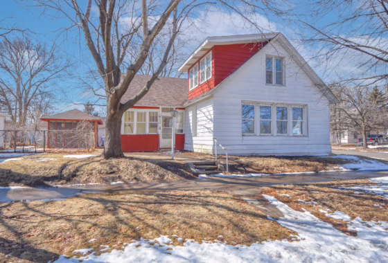 7040223 529 10th Avenue N