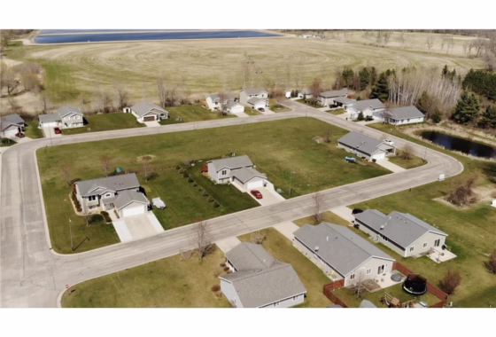 7042305 637 Oriole Lane