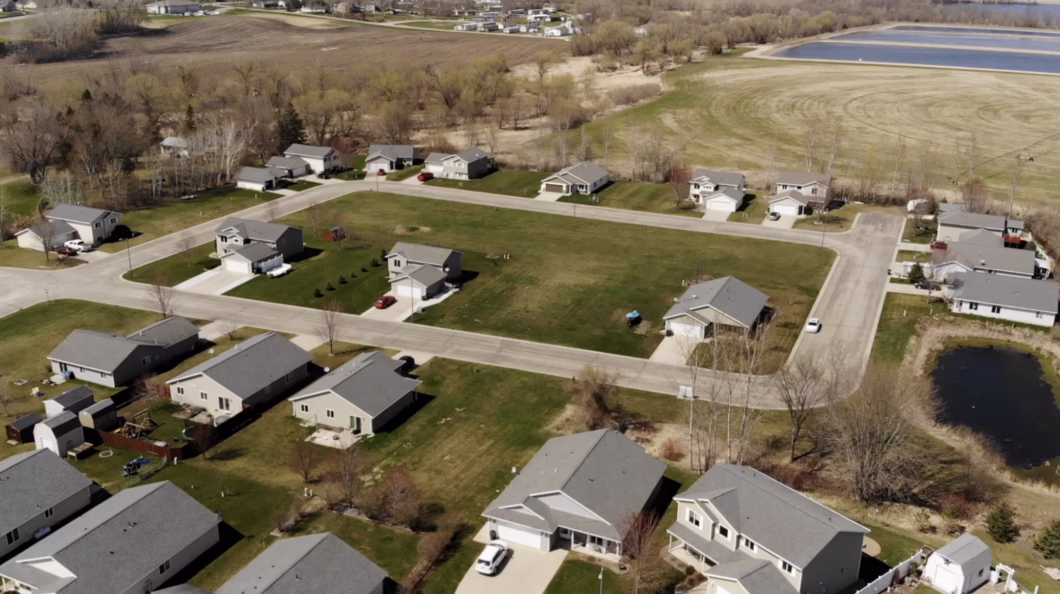 7042316 564 Willow Avenue