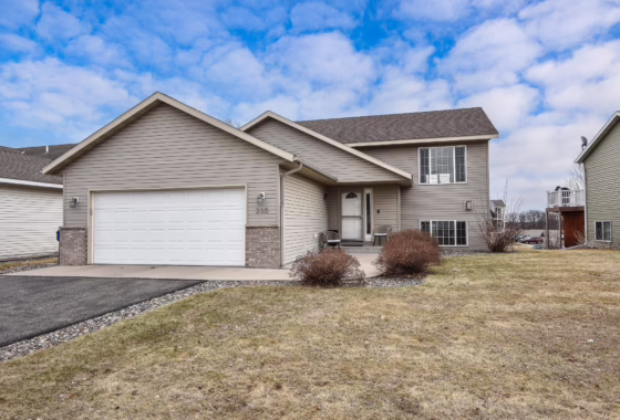 7046404 230 18th Avenue Se