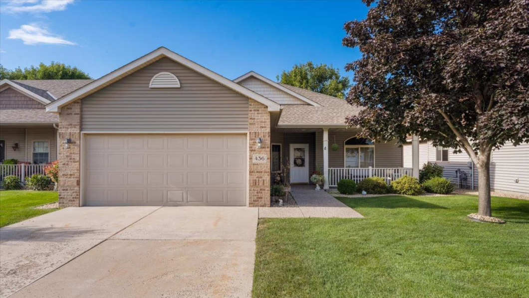 7048128 436 Wellington Circle