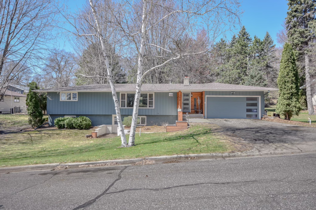 7056379 1615 Calvary Court