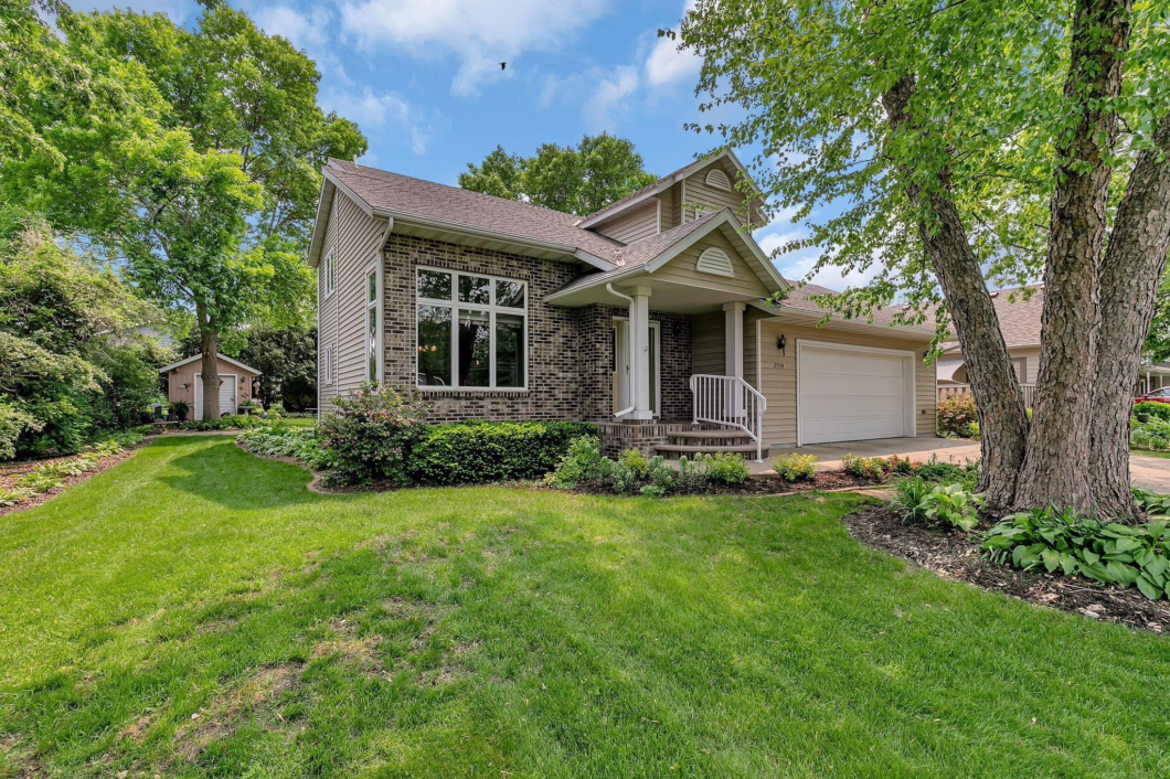 6727600 2904 Park Drive
