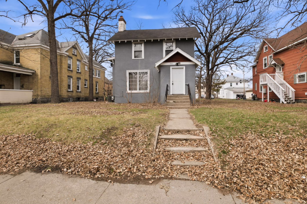 7047244 511 6th Avenue S