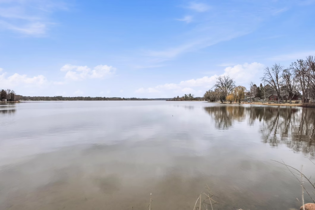 7047255 9900 W Lake Court