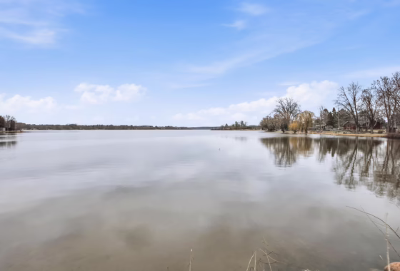 7047255 9900 W Lake Court