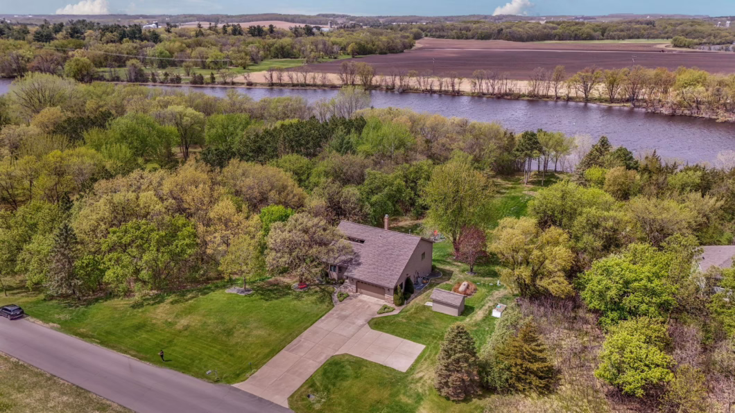 7072698 15675 Barley Road Nw