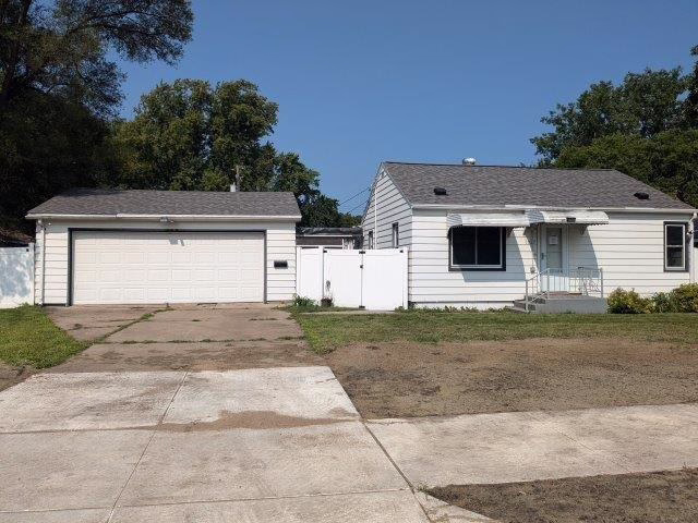 6593163 1027 32nd Avenue N